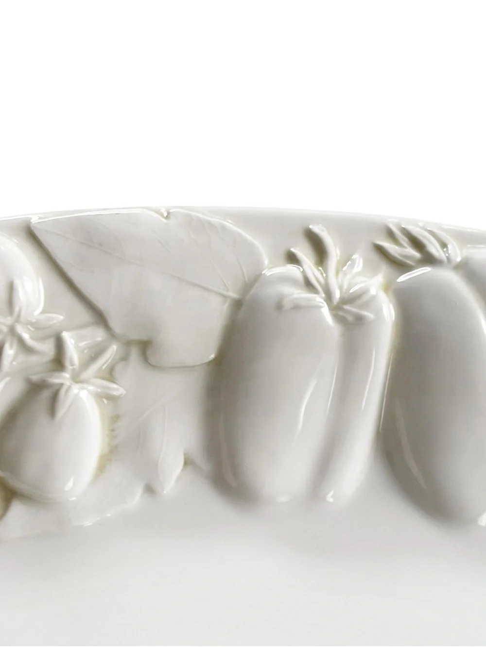 Williams Sonoma Italy 19” Embossed Vegetable Garden Oval Serving Platter White